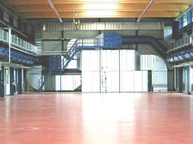 Die Absaugtechnik in der Produktionshalle ist oft ein wahrer Energiefresser. Büchel zeigt mit einem ausgekügelten Anlagenkonzept, wie den gefräßigen Schädlingen die Zähne gezogen werden können. (Bild: Büchel)