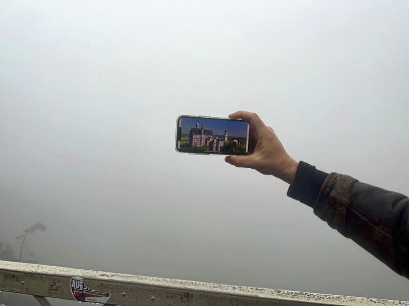 Excursion to Neuschwanstein Castle in the mist. (Image:Kristin Rinortner)