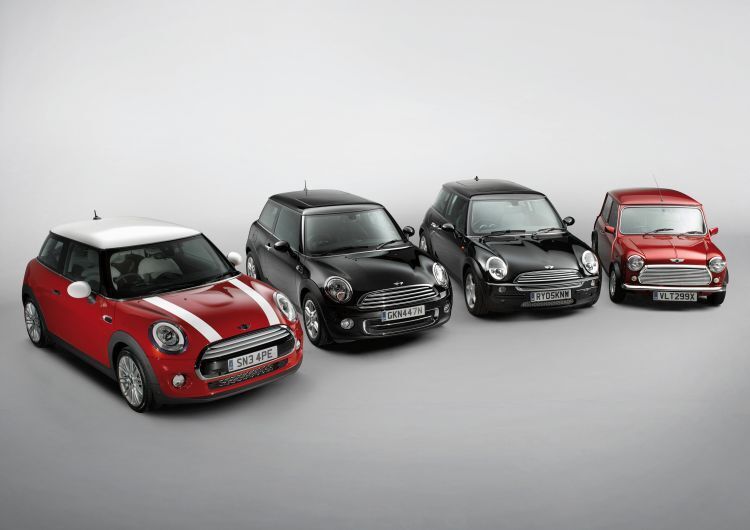 So richtig mini ist eigentlich nur der Urvater; die Enkel werden immer größer. Trotzdem bleibt das Markengesicht nicht auf der Strecke. (Fotop: BMW)