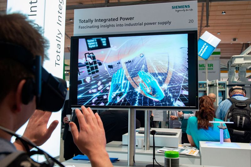 IAMD-Integrated Automation, Motion & Drives - Internationale Leitmesse für integrierte Automation, Industrial IT, Antriebs- und Fluidtechnik. Stand Siemens, Halle 9, Stand D35 (Bild: Deutsche Messe)