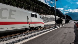Nach über 20 Jahren Planungs- und Bauzeit wird in der Schweiz die Fertigstellung des Gotthard-Basistunnels gefeiert – der längste Eisenbahntunnels der Welt. Jede Menge Technik sorgt für einen reibungslosen Schienenverkehr. So wird beispielsweise Messtechnik von Endress + Hauser für die Tunnel-Entwässerung eingesetzt. (AlpTransit Gotthard AG)