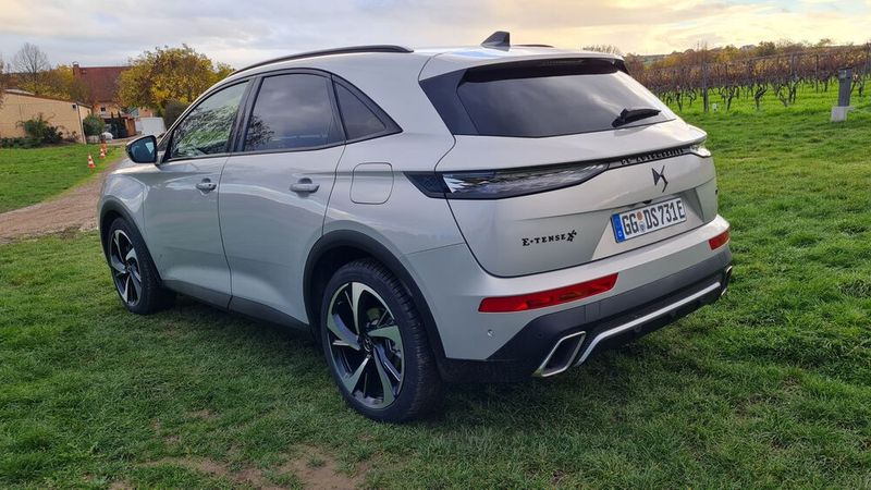 Statt Crossback prangt nun der Schriftzug DS Automobiles auf dem Kofferaumdeckel. (Bild: Autoren-Union Mobilität / Michael Kirchberger)