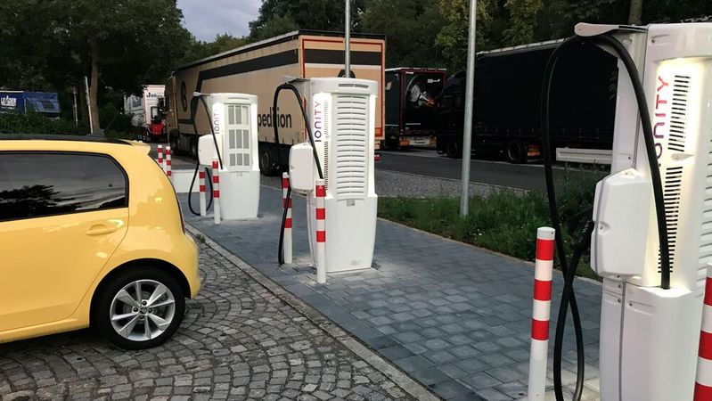 Für den Erfolg der EU-Mobilität ist auch eine grenzübergreifend ausgebaute Ladeinfrastruktur nötig. Doch daran hapert es noch.