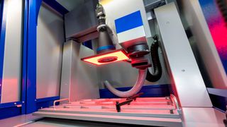 Mit optischer Erkennung, kamerageführter Robotik und kamerabasierter automatischer Laserbearbeitung unterstützt Optogon eine intelligente Fertigung.  (Bild: Optogon Industrielaser Manufaktur)