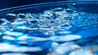 Die Hochschule Fresenius weist auf den Forschungsbedarf bei polaren Stoffen im Trinkwasser hin. (gemeinfrei)