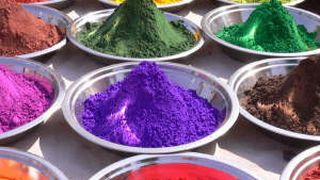 Um Pulver mit steiler Kornverteilung und scharfer Oberkornbegrenzung im Bereich von < 5 bis 200 µm kontaminationsfrei sowie präzise produzieren zu können, benötigen Hersteller ein sicheres Vermahlungs- und Mikronisierungs-Verfahren. (Bild: ACU)