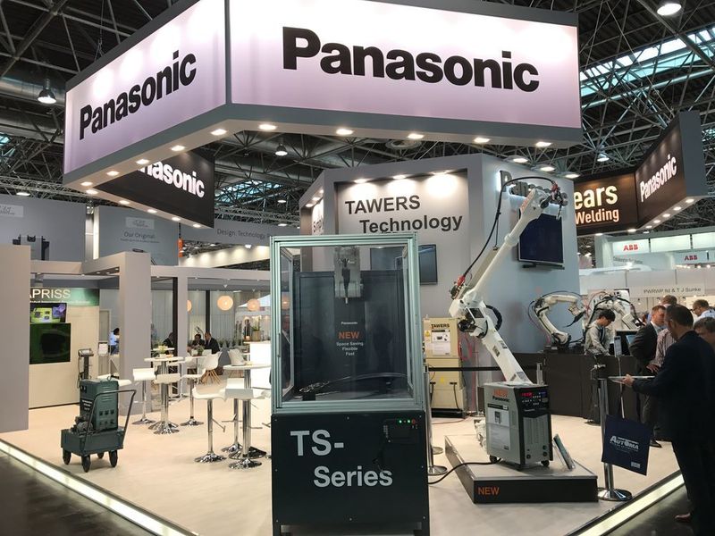 Panasonic stellte eine neuartige Form des Lichtbogen-Schweißens mit High-Speed-Geschwindigkeit vor. Bei diesem neuen Verfahren sollen nahezu keine Schweißspritzer entstehen. (V.Siegl/konstruktionspraxis)