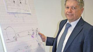 Jürgen Schäfer, Mitgeschäftsführer bei der Optima Group Pharma: "In Asien oder Osteuropa ist die Nachfrage nach schlüsselfertigen Anlagen deutlich höher als in Europa oder Amerika."  (Bild: Optima Group Pharma)