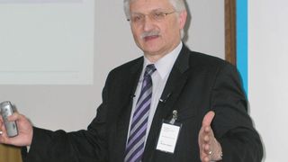 Dr. Hermann Allgaier, Geschäftsführer von Merckle Biotec: „Es ist zwar noch ein Fast-Track-Projekt, kein Flash-Track-Projekt, von dem heute schon vielfach gesprochen wird, dennoch sehr erfolgreich. Bei unserem Projekt konnten wir etwa 12 Monate Zeit im Vergleich zu einer mit Edelstahlbehältern und Verrohrung ausgeführten Variante sparen.“ (Archiv: Vogel Business Media)