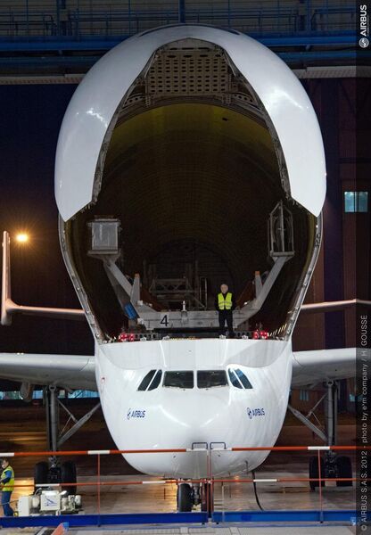 Airbus konnte die erste Konzeptphase für das Frachtflugzeug Beluga XL abschließen, die neue Generation der Großraumtransporter basiert auf dem A330. (Airbus)