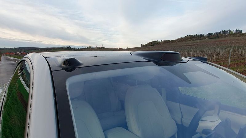 9. Die Assistenzsysteme: Man darf keine Kameraphobie haben, wenn man mit dem Nio ET7 reist, denn davon gibt es innen und außen gleich eine ganze Armada.  Insgesamt sind über 30 Sensoren im Nio verbaut, mehr als 10 Kameras, mehrere Radare und ein Lidar-System. Dazu gesellt sich ein Hochleistungsrechner.  (Bild: Mauritz – VCG)