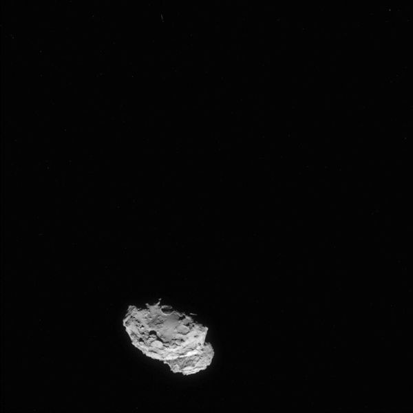 Dieses Bild des Kometen 67P/Churyumov-Gerasimenko wurde am 4. August 2014 aus etwa 234 km Entfernung zum Kometen aufgenommen. Die ursprüngliche Auflösung des Bildes von 1024 Pixel × 1024 Pixel wurde auf 2048 Pixel × 2048 Pixel hochgezogen. (Bild: ESA)