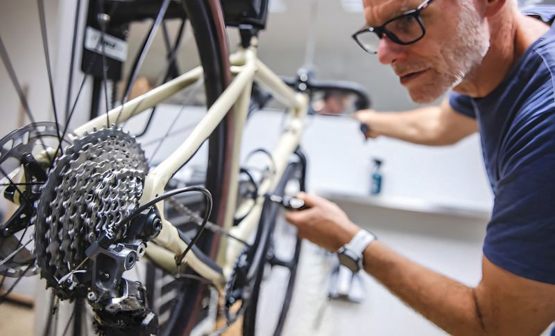 Kassette und Schaltwerk bestimmen die Gangabstufung und Übersetzungsbandbreite des Fahrrads. (Bild: www.rennrad-news.de | Johannes Herden | pd-f)