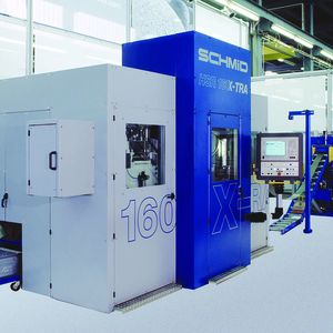 Bild 2: Innovative Pressentechnik - die erste Feinschneidpresse mit hydraulischem Servoantrieb.