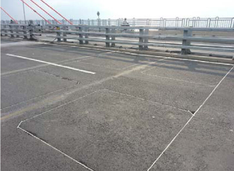 An vier Positionen der Brücke hat PT Pt Struktur Pintar Indonesia das Weigh-in-Motion-Systeme installiert. Dabei misst je ein imc-C-Serie-Gerät die Fahrzeug-Gewichtsdaten für zwei Spuren. (imc)