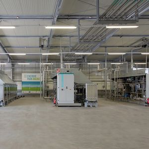 Das Wasserstoff-Elektrolysesystem von Siemens erzeugt im Energiepark Mainz Wasserstoff aus Stromüberschüssen. Die Anlage kann bis zu sechs Megawatt Strom aufnehmen.