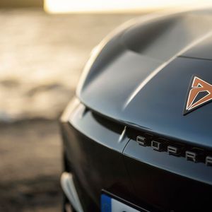 … und auch auf der Motorhaube.(Bild:  Seat)