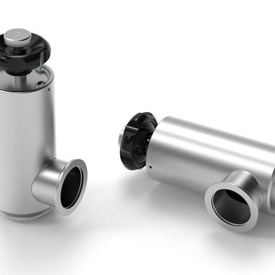 Das ist die neue Gasschleuse von Jakob Antriebstechnik aus Kleinwallstadt. Im Gegensatz zu üblichen Systemen dieser Art, die im Tiefkaltsektor an Kryoboxen genutzt werden, kann man die Neue nach dem Aufbau des Vakuums entfernen und bei Bedarf wieder montieren ... (Bild: Jakob Antriebstechnik)