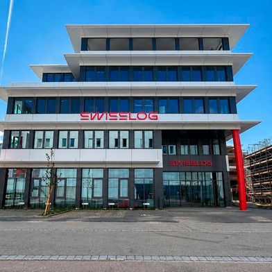 Rund 300 Personen arbeiten künftig im Neubau von Swisslog an der Weihermattstrasse im Quartier Telli in Aarau. (Bild: Swisslog)