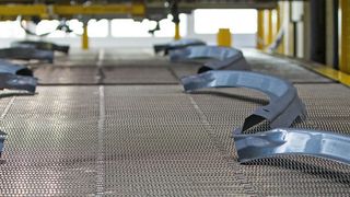 Warmumformteile sind bei den Autoherstellern sehr gefragt. Aus diesem Grund hat sich der Zulieferer Tower Automotive dazu entschlossen, in dieses Verfahren einzusteigen. (Bild: Tower Automotive)