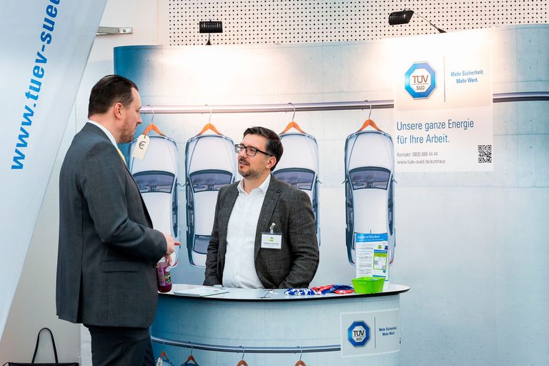 Der TÜV Süd bietet Beratung bei allen Prozessen im Gebrauchtwagenmanagement. (Bild: Stefan Bausewein)