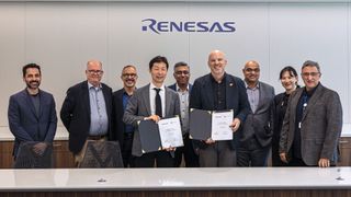 Renesas-CEO Hidetsoshi Shibata (Mitte links) und Globalfoundries-Geschäftsführer Tim Breen (Mitte rechts) bei der Unterzeichnung der gemeinsamen Fertigungsvereinbarung. (Bild: Renesas)
