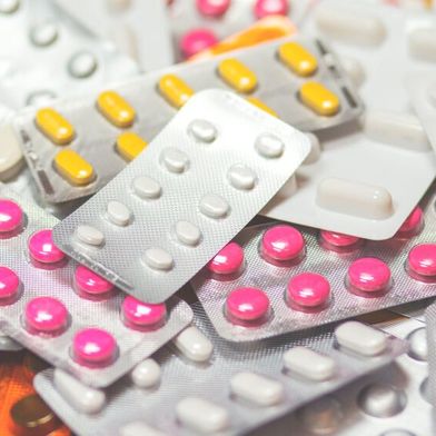 Arzneimittel stellen hohe Anforderungen an Barriereeigenschaften, Hygiene und Patientensicherheit. Die PPWR berücksichtigt diese besonderen Anforderungen mit spezifischen Regelungen und Ausnahmen – vor allem bei Primärverpackungen. (Bild: Pixabay)