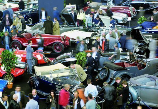 Autos für den kleinen bis sehr großen Geldbeutel suchen in Essen einen Käufer. (Siha)