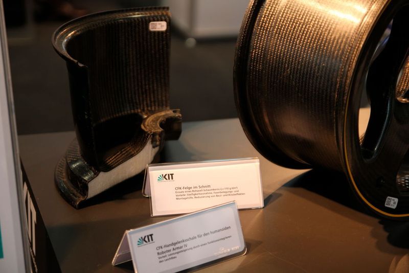 Und weiter geht der Rundgang durch die Hallen der Composites Europe 2015... (Bild: Königsreuther)