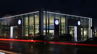 Das neue VW-Zentrum in Krefeld (Bild: Tölke & Fischer)