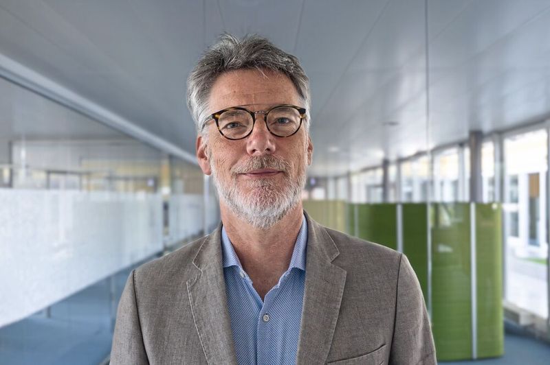 Nach Stationen bei Bosch Rexroth und Ferag ist Alessandro Grizzetti seit 2016 bei SMC Schweiz im Bereich Industrielle Automation als Head of Digital Business Development der EMEA Region tätig. In diesem Rahmen beschäftigt er sich mit Digitalisierung, Nachhaltigkeit und Energieeffizienz des Produktportfolios. Gleichzeitig koordiniert er die Aktivitäten des Kompetenzzentrums für Automation und Digitalisierung, das von der ZHAW (Zurcher Hochschlule für Angewandte Wissenschaft) und SMC Schweiz AG geführt wird.  (Bild: SMC Schweiz)