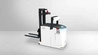 Eine nicht näher bezeichnete Familiengroßbrauerei, die bereits seit 200 Jahren für Biernachschub sorgt, hat sich jetzt fahrerlose Transportfahrzeuge (FTF) von EK Robotics angeschafft. Damit gelingt das Leerguthandling 24 Stunden autonom und wirtschaftlich. (Bild: EK Robotics)