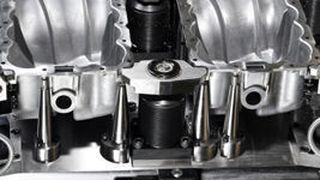 Bild 1: Spannvorrichtung mit positionsflexibler Spannpratze fixiert eine Ölwanne. Bild: Römheld (Archiv: Vogel Business Media)