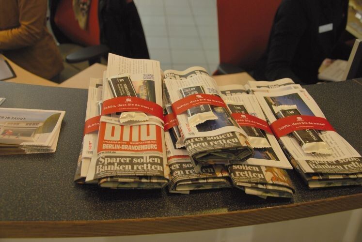 Beispielsweise bekommt jeder Servicekunde eine Tageszeitung mit Snack. (Foto: Wenz)