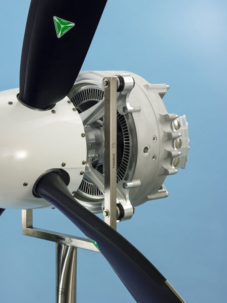 Siemens hat einen einzigartigen Elektromotor entwickelt, der hohe Leistung mit einem minimalen Gewicht kombiniert. Durch konsequente Optimierung aller Komponenten stellt der neue Antrieb in seiner Klasse einen Weltrekord beim Leistungsgewicht auf. Dadurch kommt der routinemäßige Einsatz von elektrisch angetriebenen Flugzeugen oder Helikoptern einen großen Schritt näher. (Bild: Siemens)