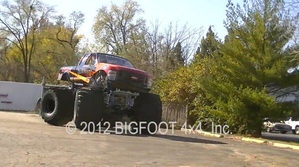 Der Bigfoot 20: der weltweit erste Monstertruck mit Elektroantrieb macht mit über 260 kW und 1100 Nm Autos umweltschonend platt (Bild: Bigfoot 4x4 Inc.)