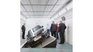 Aktuelle Produktentwicklungen von Wolf Anlagen-Technik: die Lackierkabine Taifuno Vision sowie Power Stage, eine neigbare Bühne. (Wolf Anlagen-Technik)