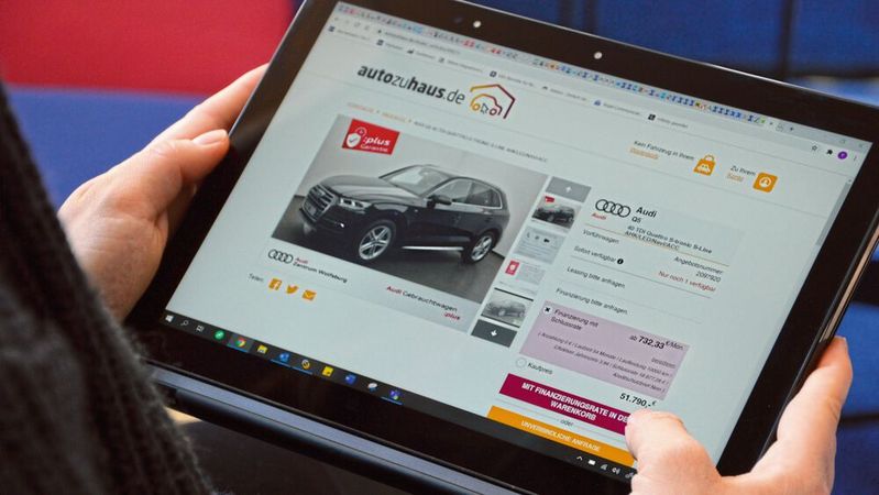 Das Auto bequem von der heimischen Couch online kaufen: Das geht auf Autozuhaus.de. Dahinter steckt die Autohaus Wolfsburg Hotz und Heitmann Gruppe, die auf das System von Carbando setzt.(Bild:  Achter/»kfz-betrieb«)