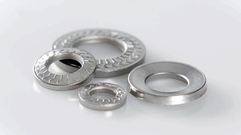 Sicherungssysteme wie NSK-E oder NSK-EL stellen definierte Federkennwerte zur Verfügung, kompensieren Setz-, Kriech- und Relaxationsvorgänge und stabilisieren den Kontaktdruck über die Lebensdauer. (Bild:  Teckentrup)