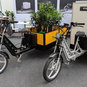 Für eine normale Fahrradwerkstatt dürften Arbeiten an solchen Fahrzeugen schwierig sein – schon mangels passender Hebetechnik.(Bild:  Rosenow – VCG)