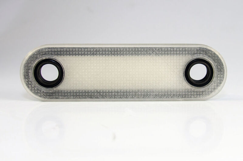 Im 3D-Druckverfahren hergestellt: eine Zugschlaufe mit Endlosfaserverstärkung aus Glasfaser-Polypropylen. (Bild: TUD/ILK)