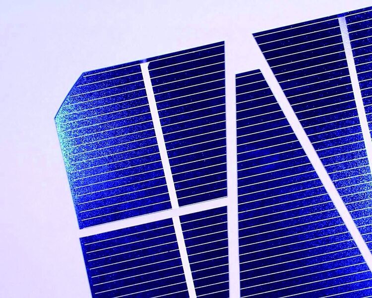 Bild 2: Beim Schneiden von Solarzellen sind höchste Bearbeitungsgeschwindigkeiten möglich. (Archiv: Vogel Business Media)