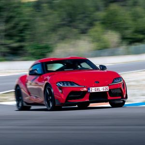 Nicht mehr PS, sondern ebenfalls ein klassisches Schaltgetriebe sowie Fahrwerks- und Aerodynamikanpassungen sollen dem japanischen GT-Sportwagen zu einer dynamischeren Gangart verhelfen.(Bild:  Toyota)