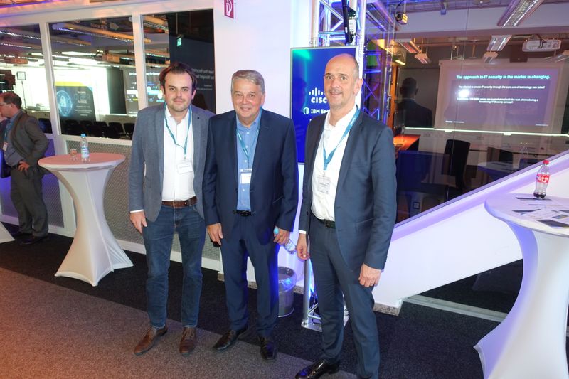 (v. l.) Marcel Sternkopf und Stefan Müller (Tech Data) mit Maik Bockelmann (Deloitte). (Bild: IT-BUSINESS)