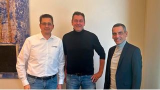 (V. l.) Martin List, Geschäftsführer Ploon.it Group, gemeinsam mit den Geschäftsführern von Bestserv Peter Althaus und Frank Geus  (Bild: Ploon.it Group)