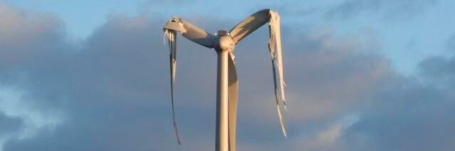 Windkraftanlagen haben eine genehmigte Betriebsdauer von 20 Jahren, sonst kann so etwas drohen. Doch Forscher aus dem Saarland arbeiten nun daran, bestehenden Windraftanlagen mehr Lebenszeit zu geben, sonst könnte die Energiewende schwieriger werden.(Bild:  Blow Away)