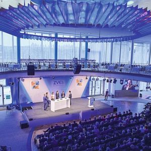 Der ZVEI feierte am 21. Juni 2018 im Palais am Funkturm in Berlin mit über 700 Gästen aus Politik, Wissenschaft und Gesellschaft sein 100. Jubiläum.