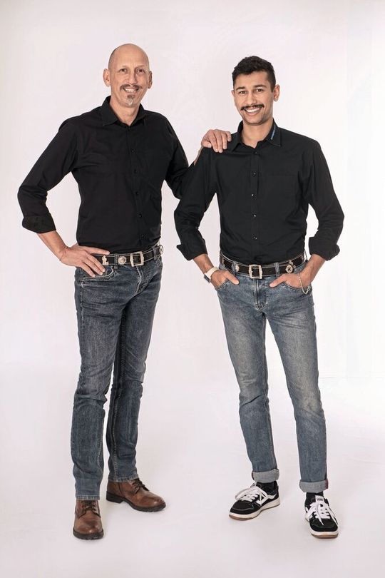 Barac Bieri und Ninyan Bieri von der Swissplast Group: «Mit der erfolgreichen Transaktion wurde der Weg für die langfristige Weiterentwicklung der Standorte Haiterbach und Lindlar innerhalb der Swissplast Group geebnet.»(Bild:  Swissplast)