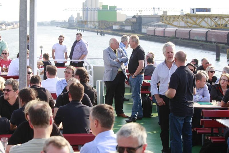 Gemütliches Schifffahren auf dem Rhein. (Bild: SoftEngine)