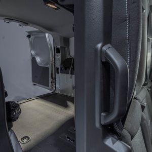 Wird die gesamte Hecksitzbank hochgeklappt, bietet die Doppelkabine zwei Sitze und bis zu 3,1 Kubikmeter Stauraum.(Bild:  Ford)